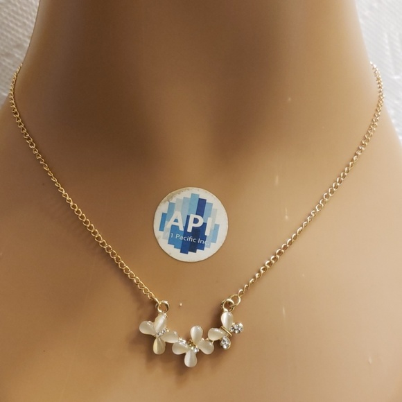 Butterfly Trendy Necklace - Picture 7 of 9